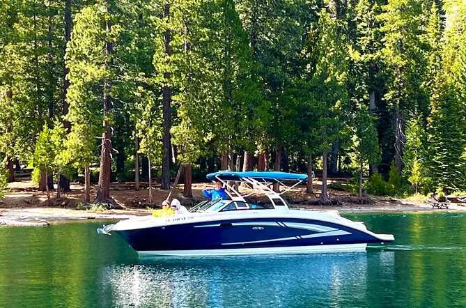 Bateau privé type yacht jusqu'à Emerald Bay